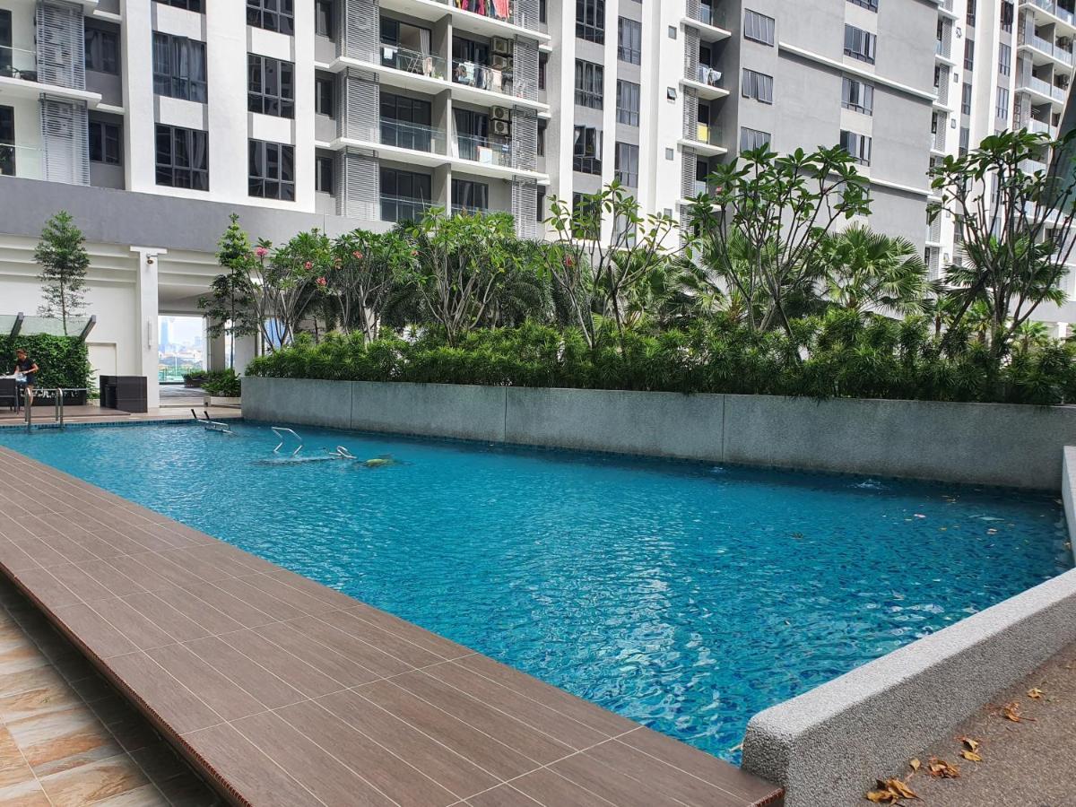 Apartment United Point 6 Pax Near Mont Kiara Desa Park Kepong